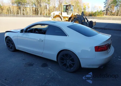 2010 Audi A5 2.0T Premium z USA, uszkodzony, nr VIN WAUGFAFR2AA000681